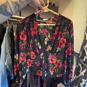 Chic Floral V-Neck Blouse